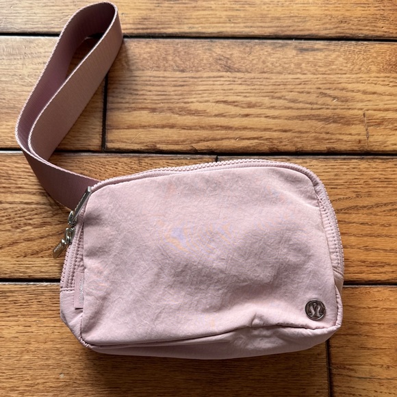 NWT Lululemon Everywhere Belt Bag Large With Long Strap 2L Pink Haze Lightweight - Picture 3 of 14